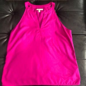 Bright fuschia she’ll